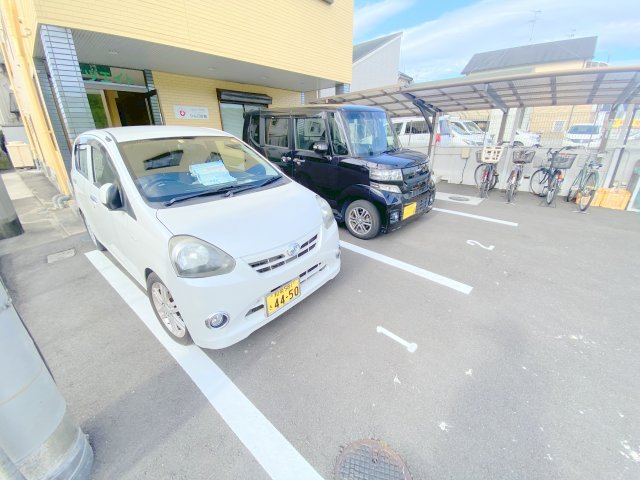 【柏原市古町のアパートの駐車場】