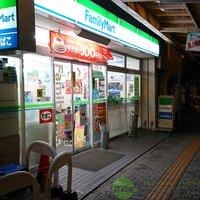 【茨木市駅前のマンションのコンビニ】