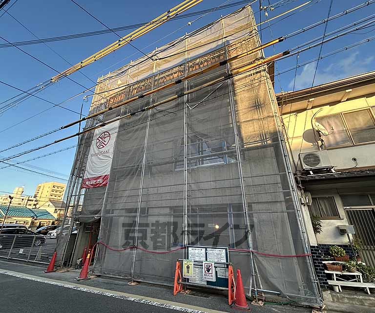 京都市右京区西院松井町のマンションの建物外観