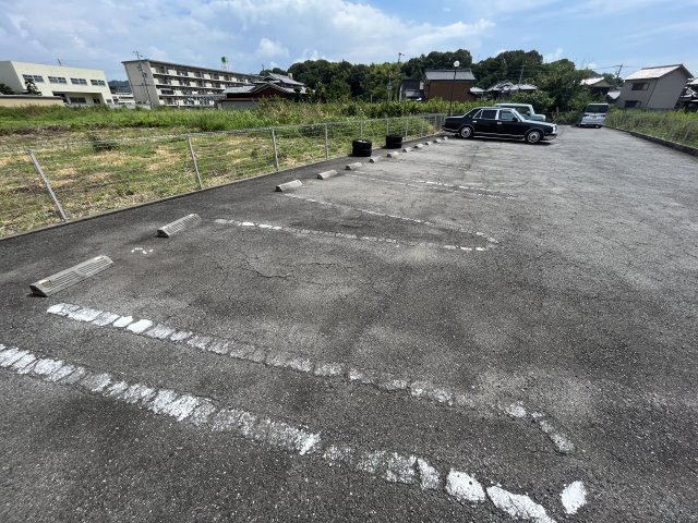 【姫路市四郷町坂元のアパートの駐車場】