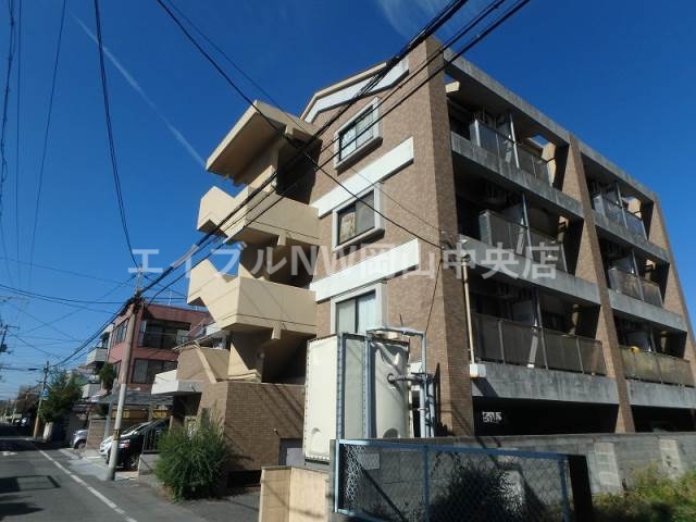 【岡山市北区大供のマンションの建物外観】