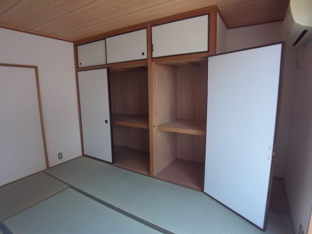 収納　押入