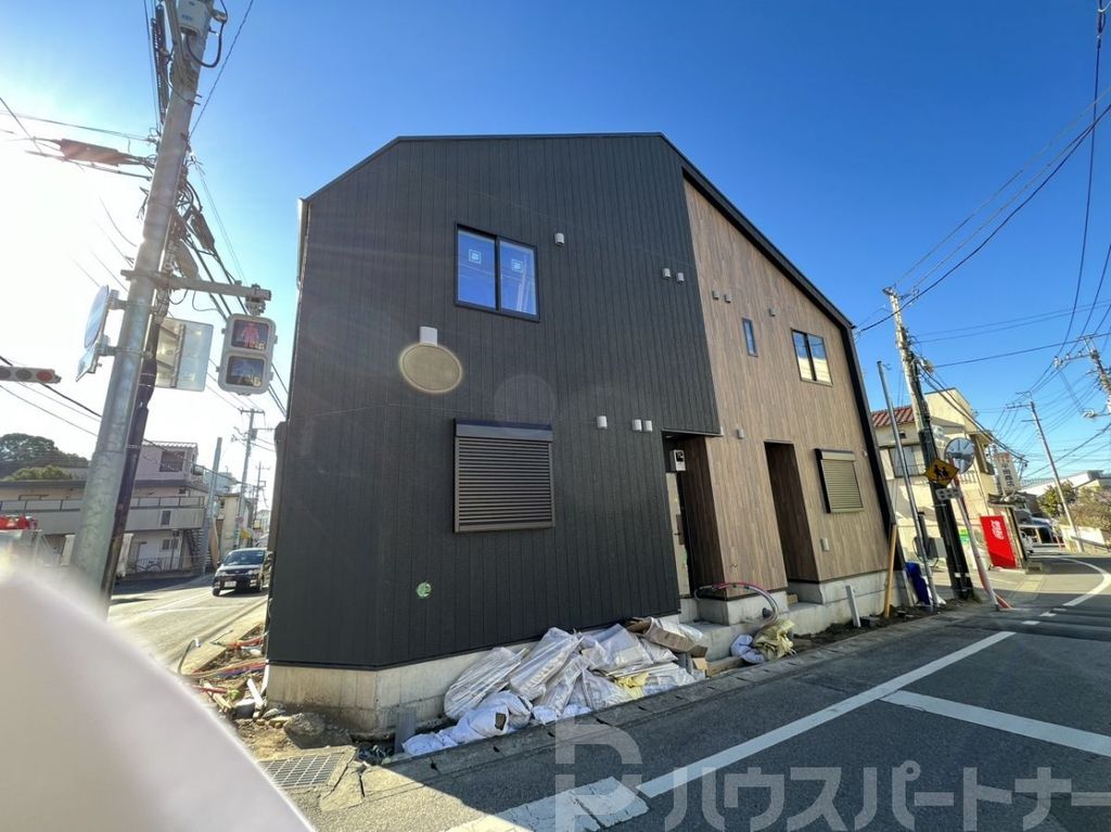 【松戸市小山のアパートの建物外観】