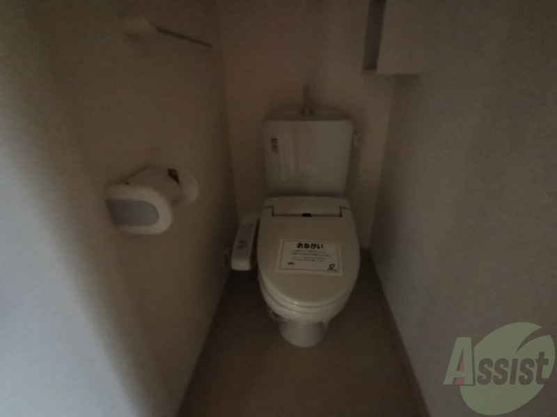 トイレ　ウォシュレット機能がついたトイレです。安心して使用できますね