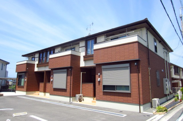 泉南市新家のアパートの建物外観