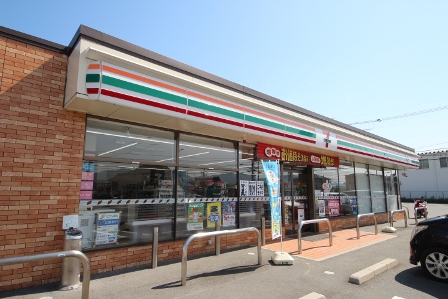 コンビニ　セブンイレブン東広島西条下見北店（コンビニ）まで402m