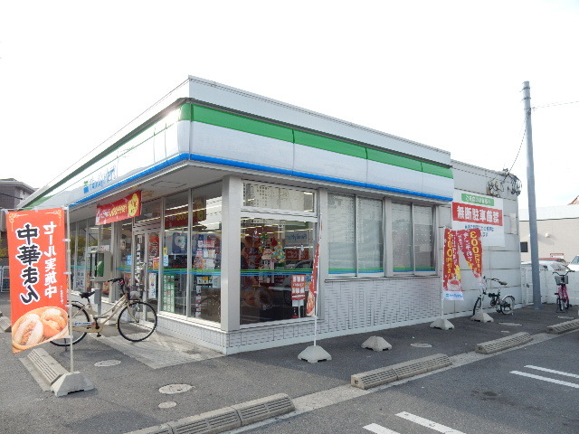 コンビニ　ファミリーマート浜野店（コンビニ）まで303m