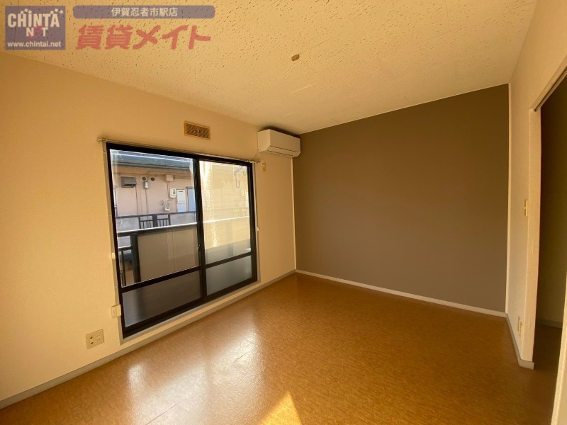 居室・リビング　別部屋参考写真となります。