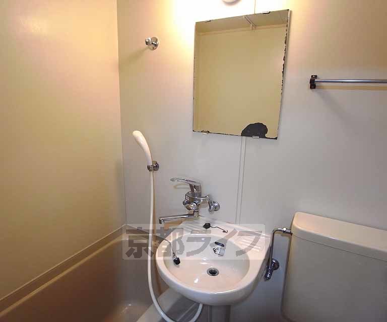 洗面設備　洗面台に鏡つき！