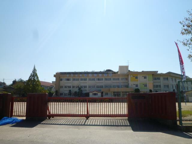 小学校　旭が丘小学校（小学校）まで1314m