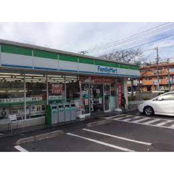 コンビニ　ファミリーマート十日市場店（コンビニ）まで549m