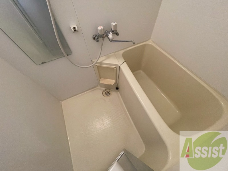 バス・シャワールーム　お風呂になります。一日の疲れを癒してくださいね。