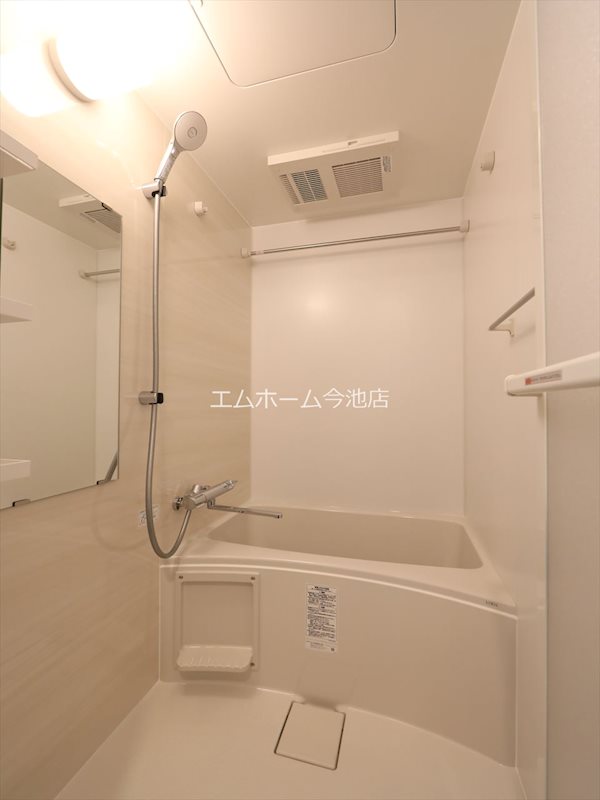 バス・シャワールーム　浴室暖房乾燥機能付バス