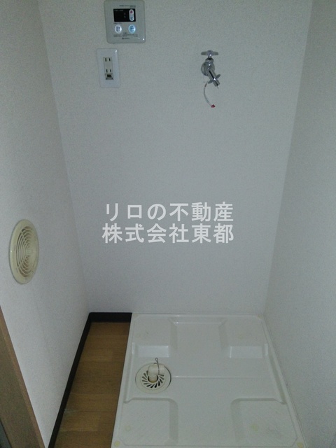 その他　洗濯機置き場は室内にあるので雨に濡れる心配はありません。