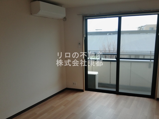 居室・リビング　南向きなので暖かな日差しが入りますね♪