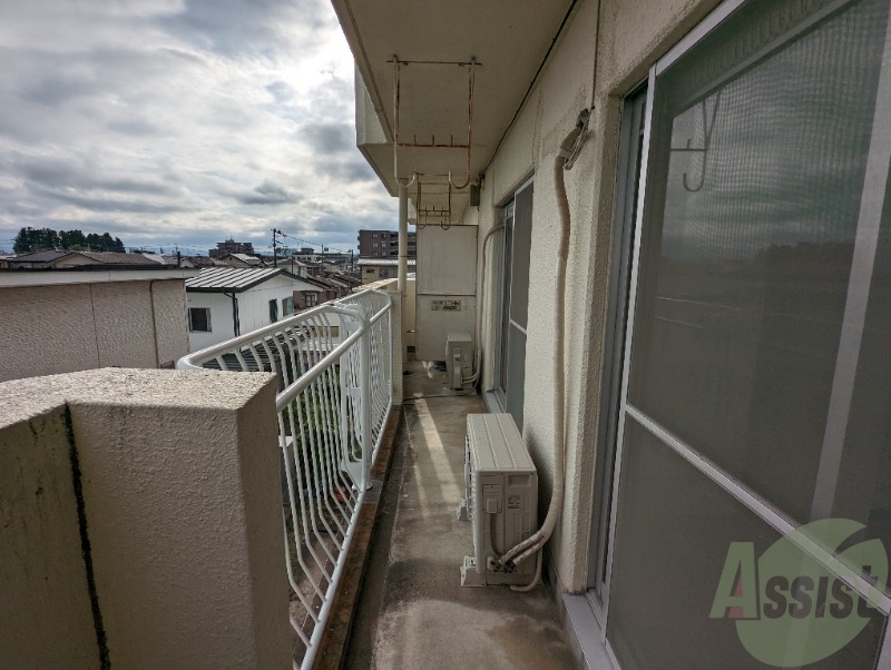 バルコニー　バルコニーも広々で洗濯物も干しやすい。