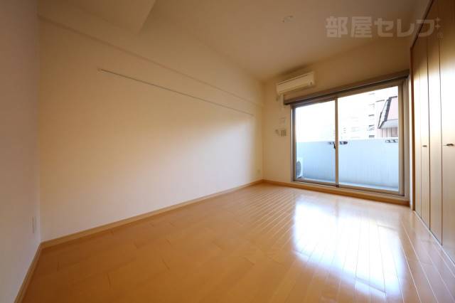 居室・リビング　※フローリングの色が異なる場合がございます