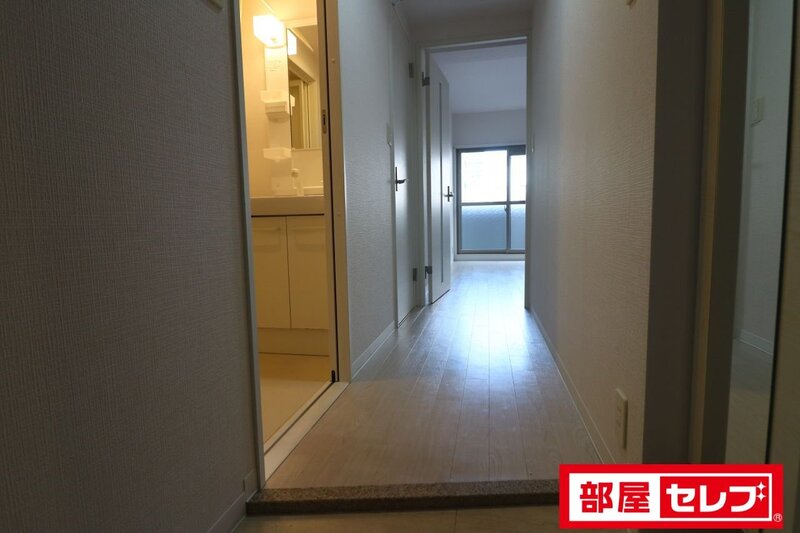 玄関　イメージにつき実際とは異なります