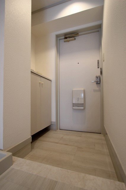 玄関　同物件、別号室のものです。