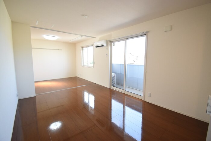 居室・リビング　ＬＤＫ１１．８帖 洋室６．１帖