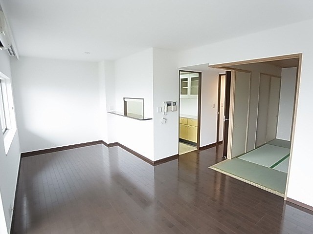 居室・リビング　同建物別部屋