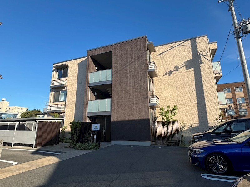 建物外観　3階建てマンション