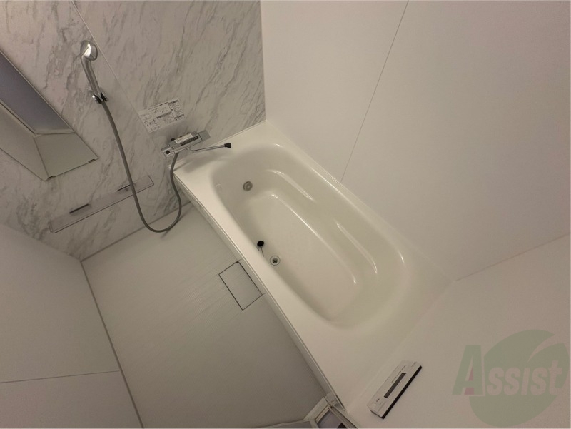 バス・シャワールーム　お風呂になります。一日の疲れを癒してくださいね。