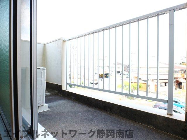 バルコニー　開放的で明るい空間を演出してくれるバルコニーです