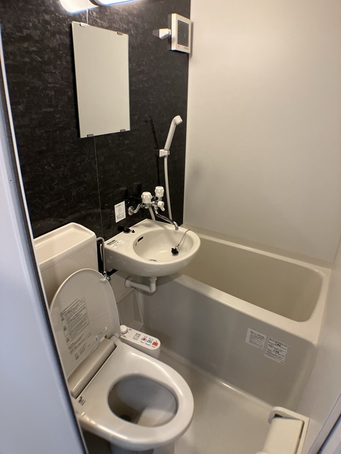 バス・シャワールーム　※補修前の参考画像の為、設備等は現況優先。