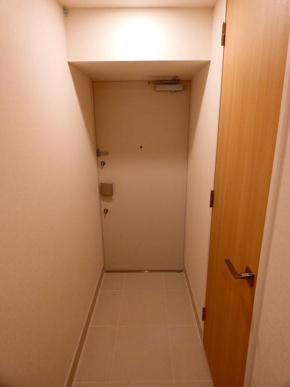玄関　同マンション別部屋参照。