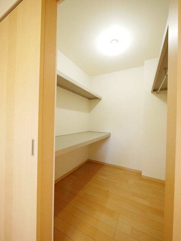 収納　ウォークインクローゼット（洋室6.4帖）