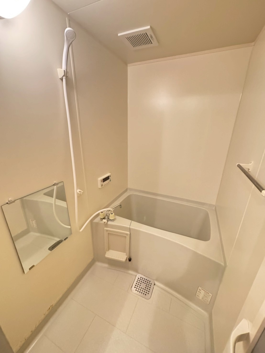 バス・シャワールーム　※同タイプの別の部屋の写真です。