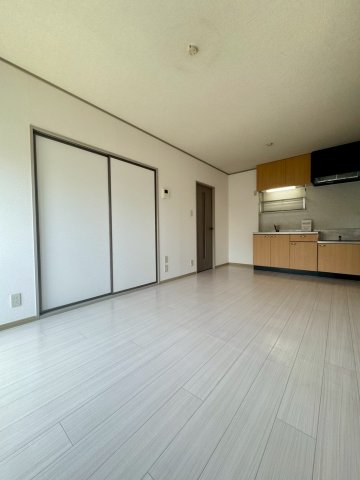 居室・リビング　※同タイプの別の部屋の写真です。
