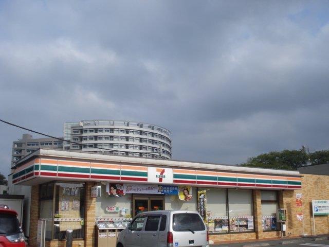 コンビニ　セブンイレブン君津中央病院前店（コンビニ）まで700m