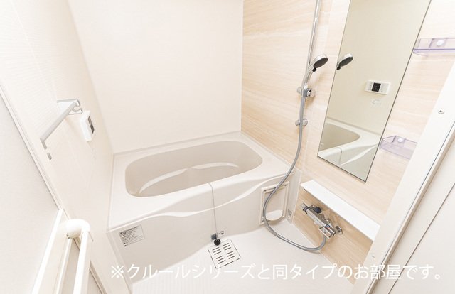 バス・シャワールーム　追い焚き・浴室乾燥機付きのお風呂です♪