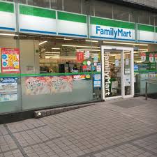 コンビニ　ファミリーマート三田一丁目店（コンビニ）まで118m