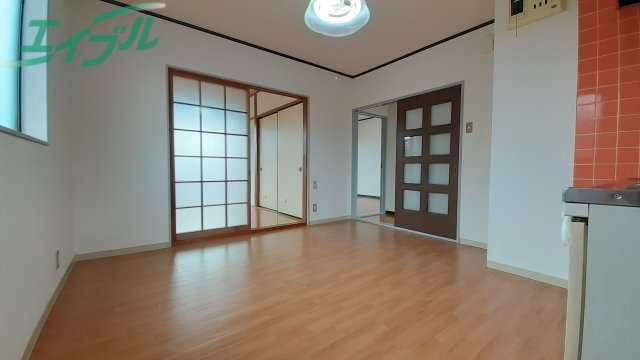 居室・リビング　※同棟別部屋の写真です