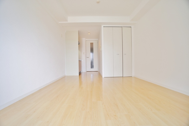 居室・リビング　１０．７帖の洋室です