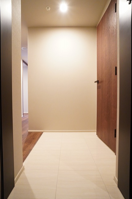 玄関　※別部屋参考写真