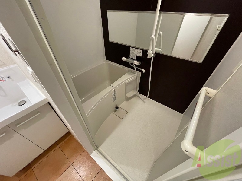 バス・シャワールーム　お風呂になります。一日の疲れを癒してくださいね。