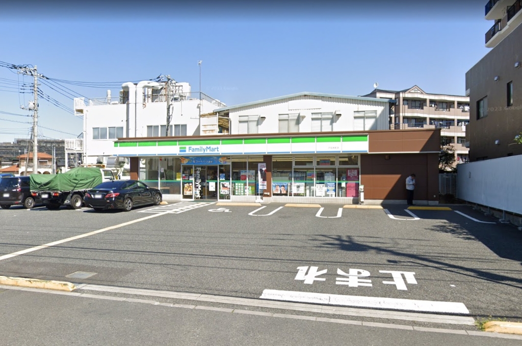 コンビニ　ファミリーマート 戸田本町店（コンビニ）まで455m