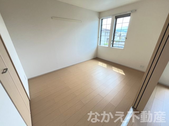 その他部屋・スペース　落ち着いた色調の寝室です