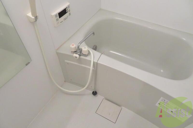 バス・シャワールーム　この広い浴室で一日の疲れを存分に癒してあげてくださいねー。