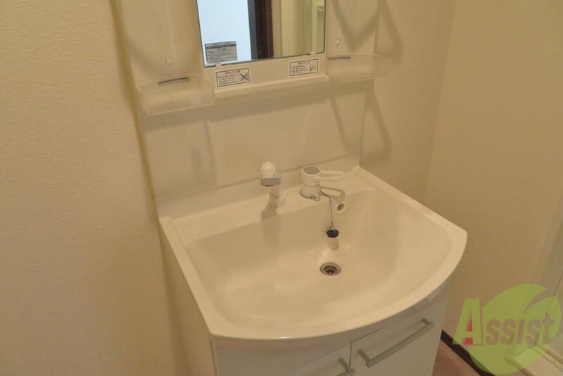 洗面設備　シャンプードレッサーがあるので髪を洗うことができますー。