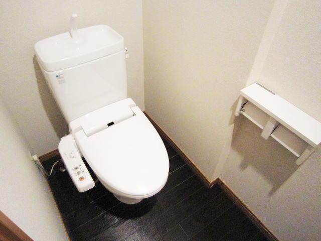 トイレ　温水洗浄便座