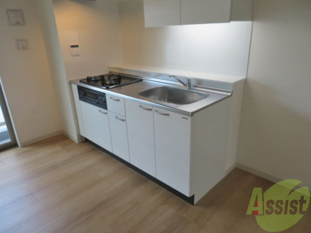 キッチン　コンロと洗い場が別なのは珍しいですね～～