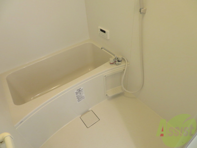 バス・シャワールーム　シンプルなお風呂です。ゆったりとお入りください。