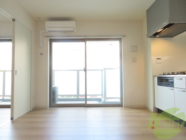 居室・リビング　かなり広めのリビングです。のびのびできますね。