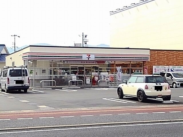 コンビニ　セブンイレブン福山王子町店（コンビニ）まで500m