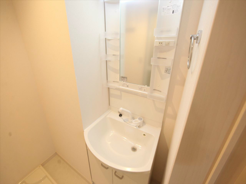 洗面設備　脱衣所　独立洗面台（シャンプードレッサー）洗濯機用意できます